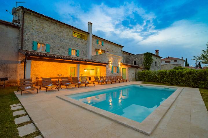 Villa pour 16 personnes, avec jardin ainsi que piscine et terrasse à Barban - 2