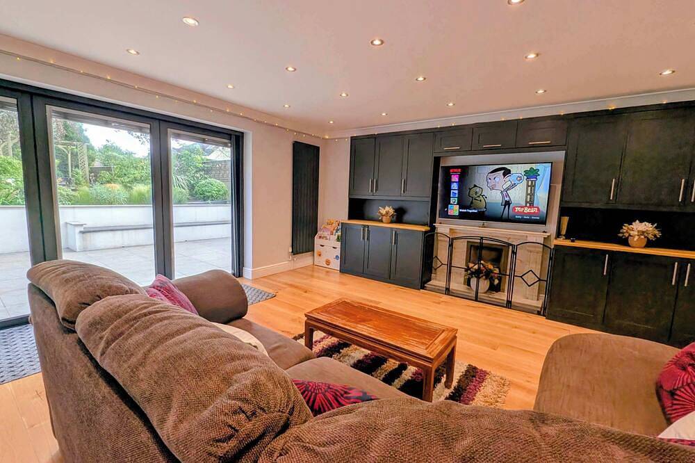 Ganze Wohnung, Stylish 5Bdr Retreat with Parking and Fast Wifi in Sutton (London), London