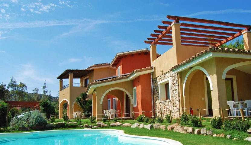 Apartahotel para 4 personas, con Terraza además de Jardín y Piscina en Villasimius