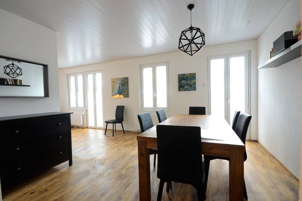 Entire apartment, Stylish new apartment located 3 mins walk from Interlaken West station. in Interlaken, Lake Thun