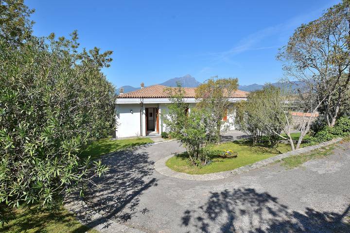 Villa für 7 Personen, mit Garten und Seeblick in Torri del Benaco