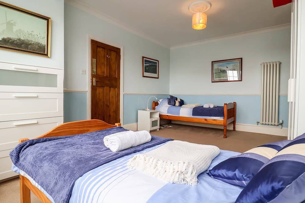 The Pink House, family friendly in Felixstowe, Suffolk in Felixstowe, Suffolk