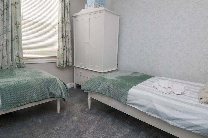 Millgate Cottage, pet friendly, character holiday cottage in Conwy in Conwy, Galles del nord