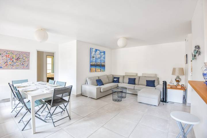 Apartment for 6 people, with terrace in Marseille