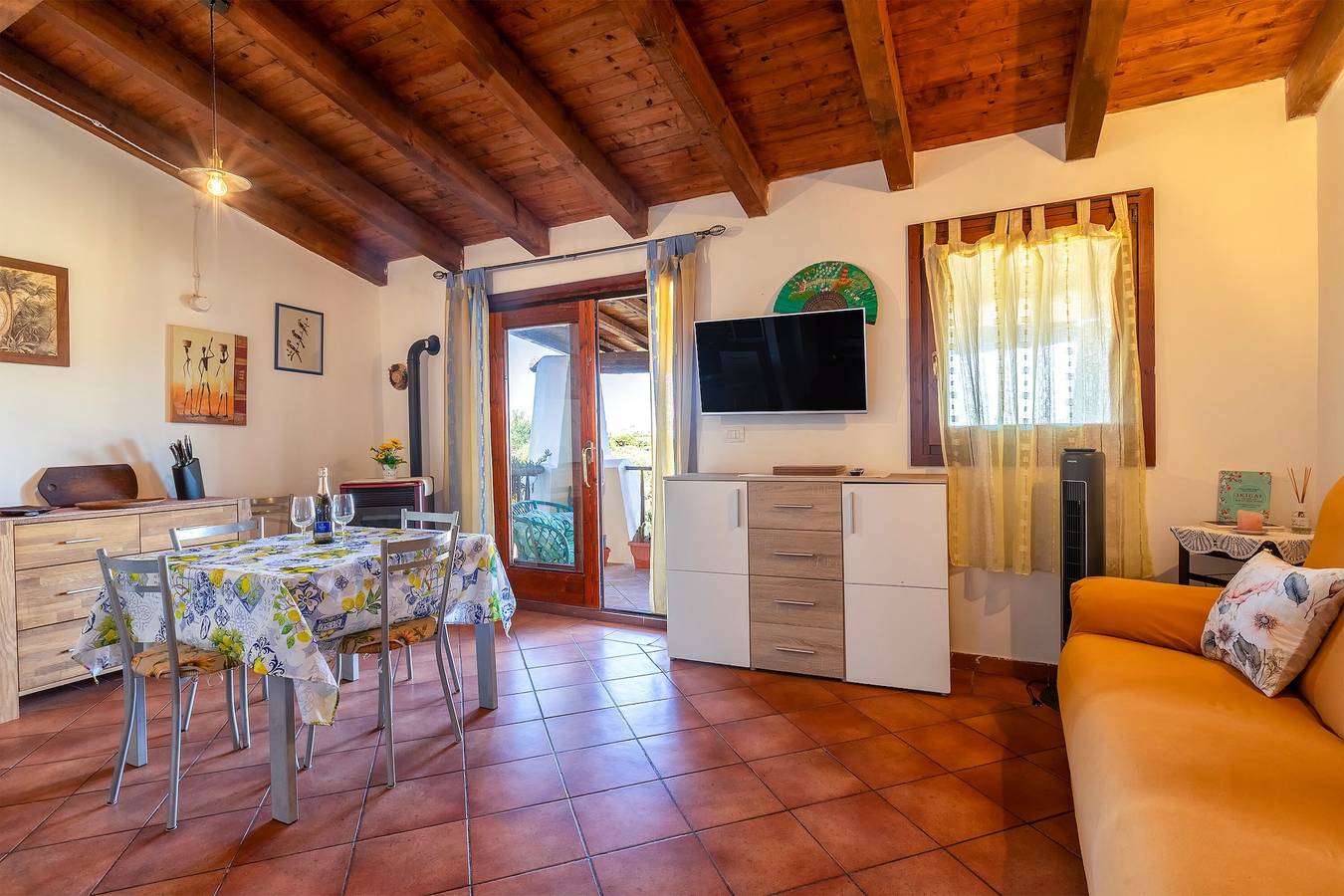 Entire apartment, ‘Dreamer’s Refuge Stintino’ Apartment with Sea View and Private Terrace in Stagno di Casaraccio, Punta De Su Turrione