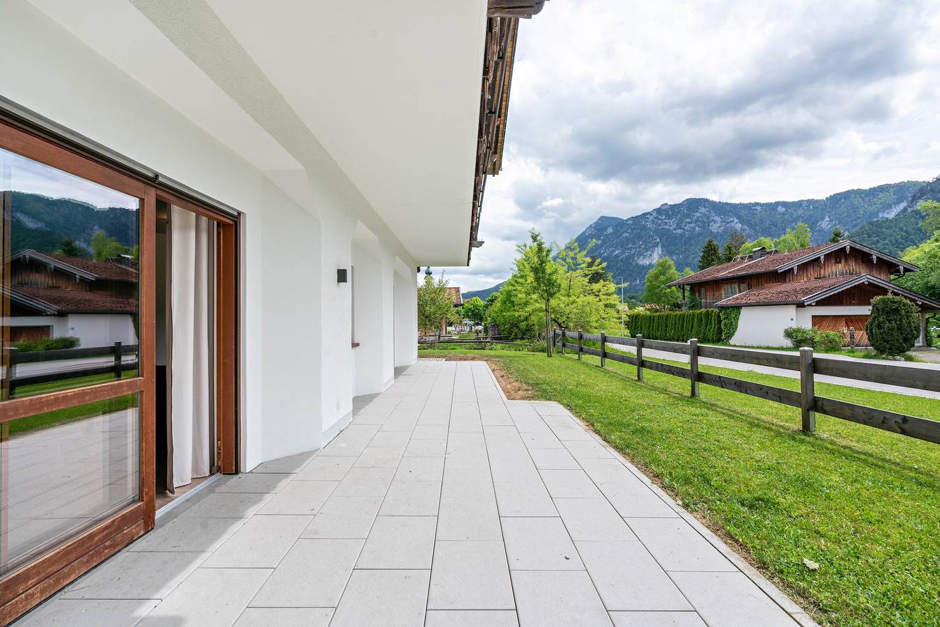 Entire apartment, Apartment 'Haus Katharina 2' with Mountain View, Private Terrace and Wi-Fi in Inzell, Chiemgau Alps