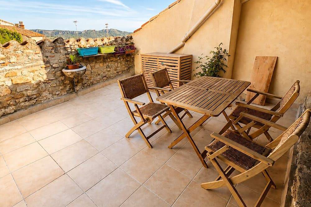 Appartement entier, Appartement avec terrasse au cœur du Castellet in Le Castellet, Côte méditerranéenne (France)