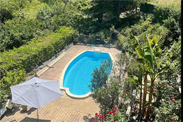 Location de vacances pour 6 personnes, avec Balcon et Terrasse ainsi que Jardin et Piscine à Saint-Andéol-de-Berg