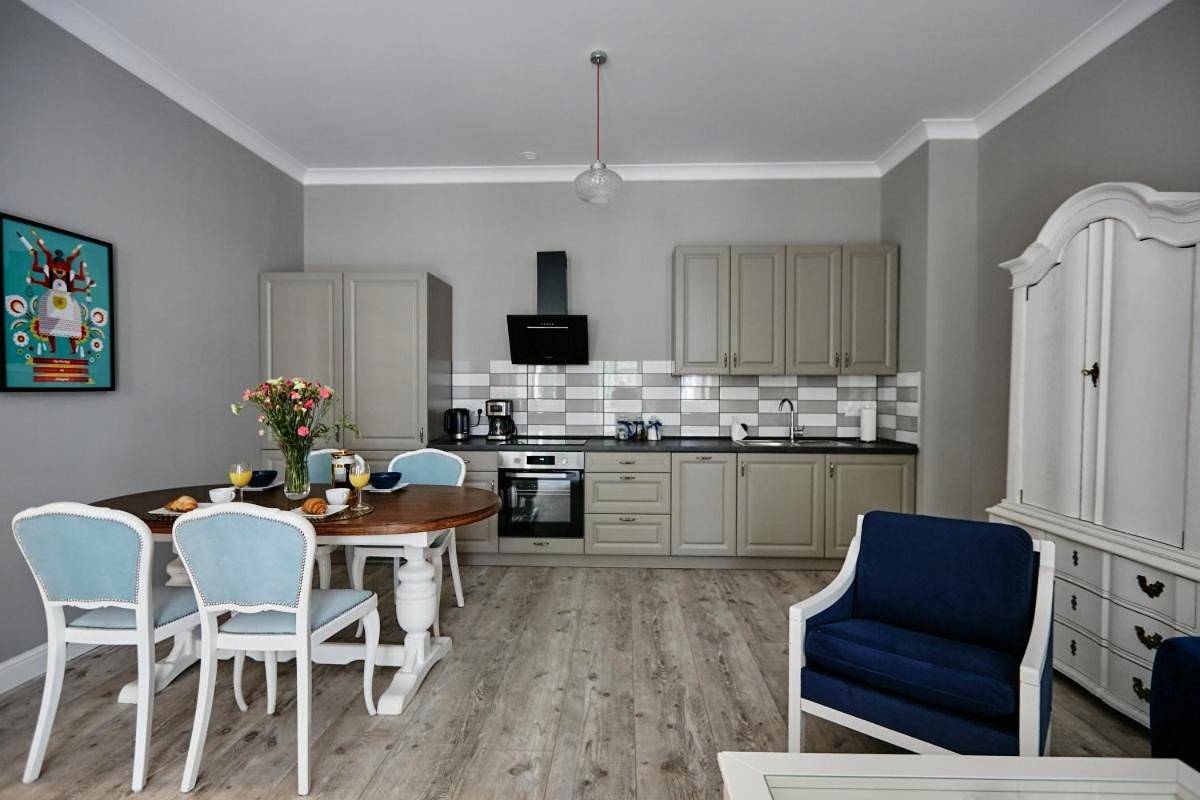 Cały apartament, Niebieski Apartament De Lux dla 4 osób Chorzów Katowice in Chorzów, Śląsk