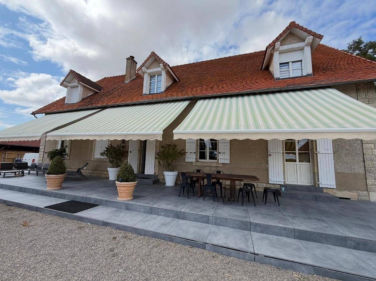 Double Room with Private Bathroom in Chevagnes, Allier
