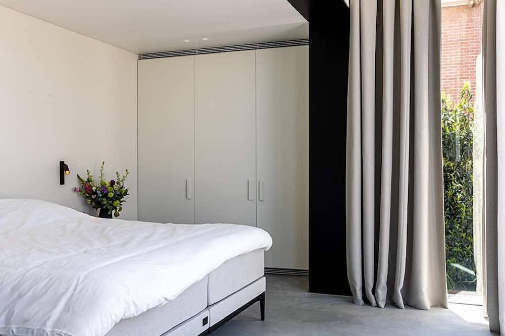 Luxury, design and tranquility. Unique country villa. Private heated pool & sauna in Zonnebeke, Westflandern