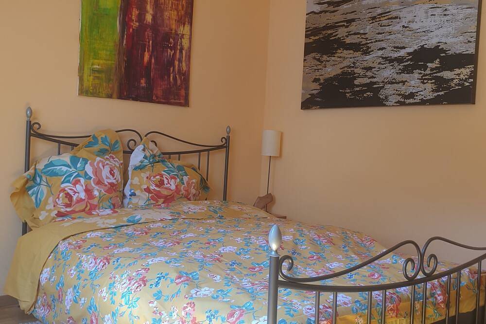 Ganze Wohnung, Three rooms with private bath in a lovely den in Geneva's centre in Genf, Genfer See