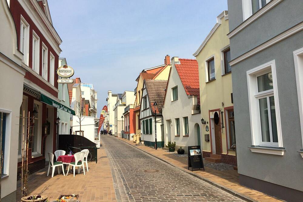Entire apartment, Residence at the Kurpark! 45 m², quiet, central, close to the beach-Wlan in Warnemünde Strand, Warnemünde
