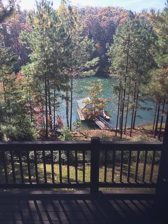 Serene Lakefront Retreat am Lake Keowee in der Nähe von Clemson, Sc in Lake Keowee
