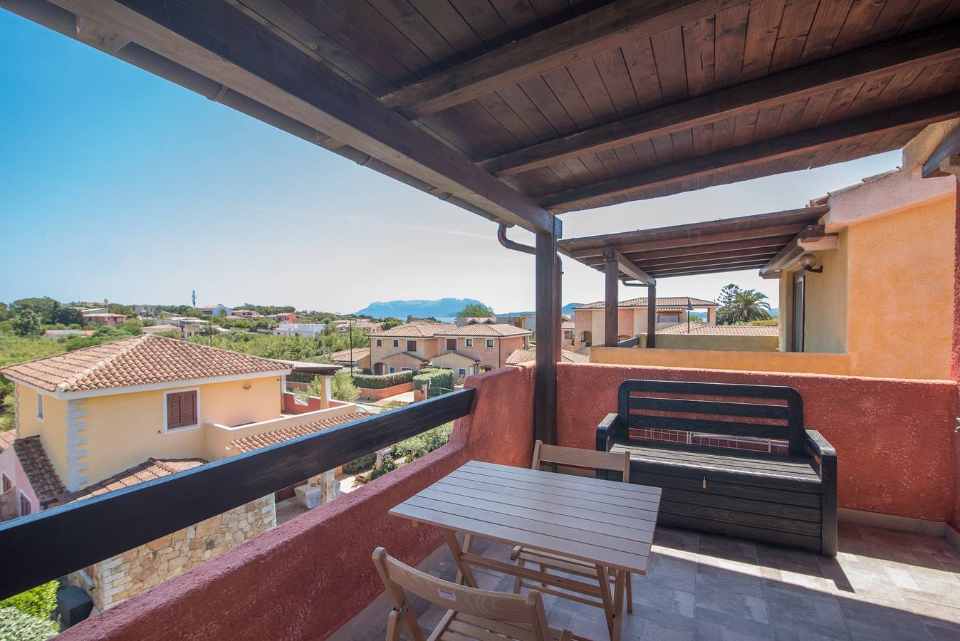 Apartamento entero, Apartamento 'Villetta - Aliterno V5' con vistas al mar, terraza privada y Wi-Fi in Pittulongu, Costa Smeralda