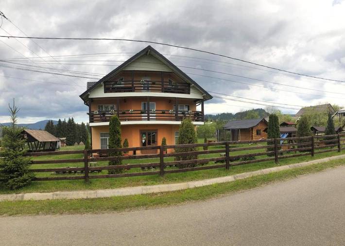 Gîte pour 3 personnes, avec jardin ainsi que terrasse et vue dans Dorna-Arini - 2
