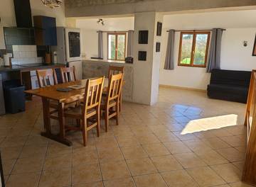 Gîte pour 6 personnes, avec piscine ainsi que terrasse et jardin à Brives-sur-Charente