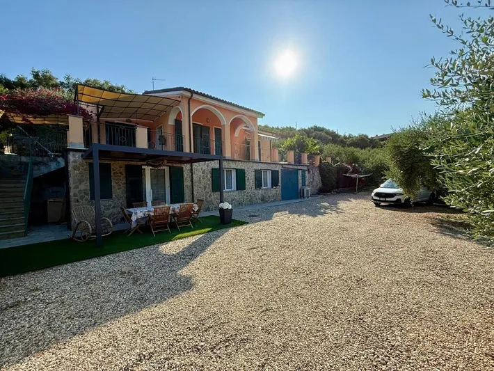 Appartamento vacanze per 6 persone, con giardino e panorama nonché piscina - 1