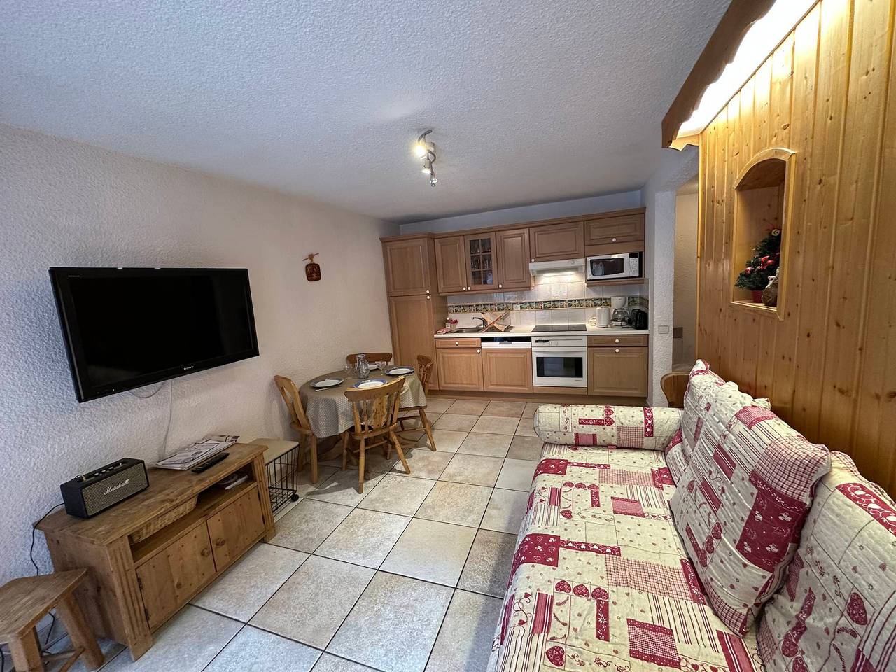 Ganze Wohnung, Geräumige Wohnung im Zentrum von Méribel, Pistennähe, für 4, Balkon in Méribel, Les Allues