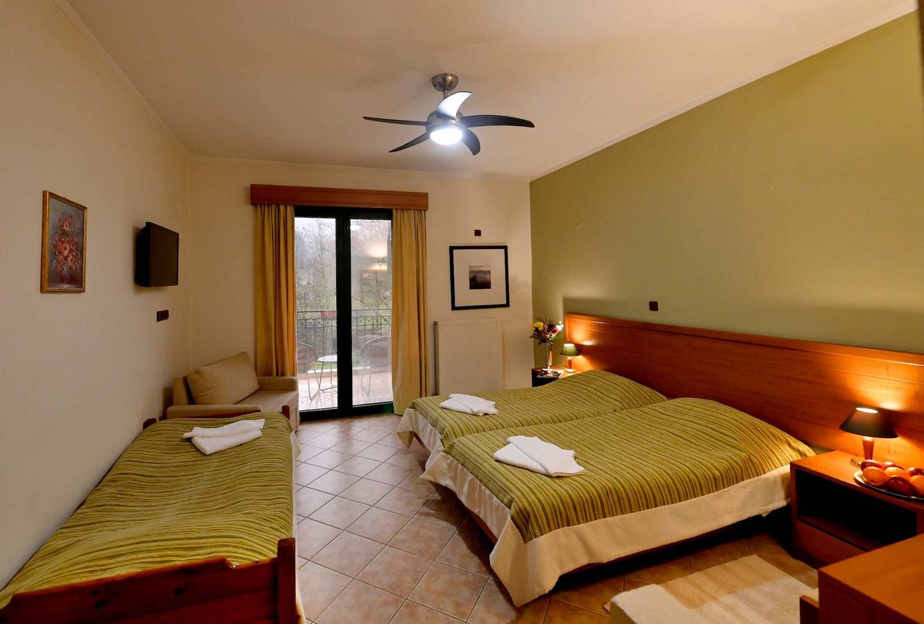Agriani Hotel - Cozy Poolside Quad Room in Xanthi Regionalbezirk