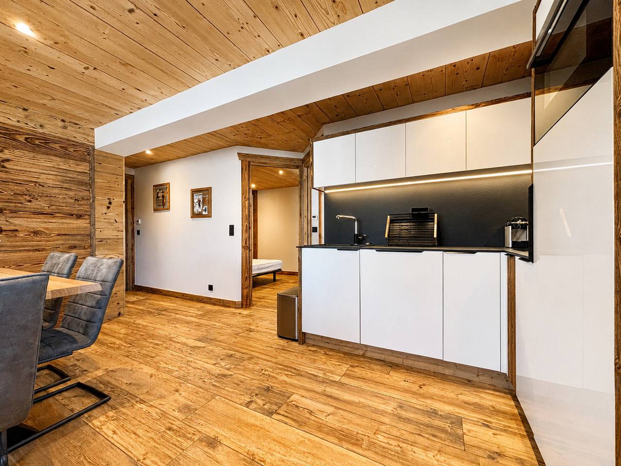 Ganze Wohnung, Moderne Wohnung im Dorfzentrum, Haustiere erlaubt in Notre-Dame-de-Bellecombe, Albertville und Umgebung