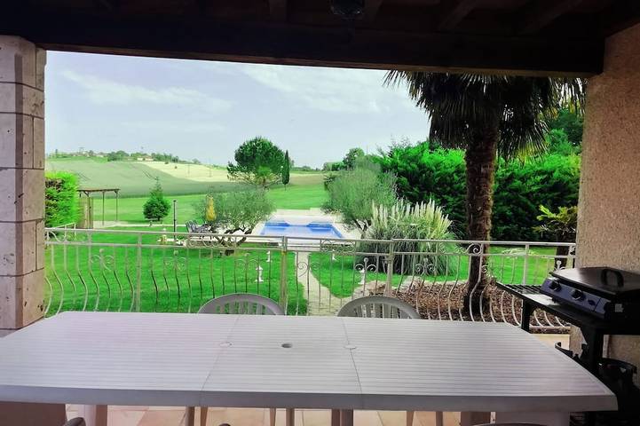 Location de vacances pour 10 personnes, avec jardin ainsi que terrasse et jacuzzi à Montaigu-de-Quercy - 4