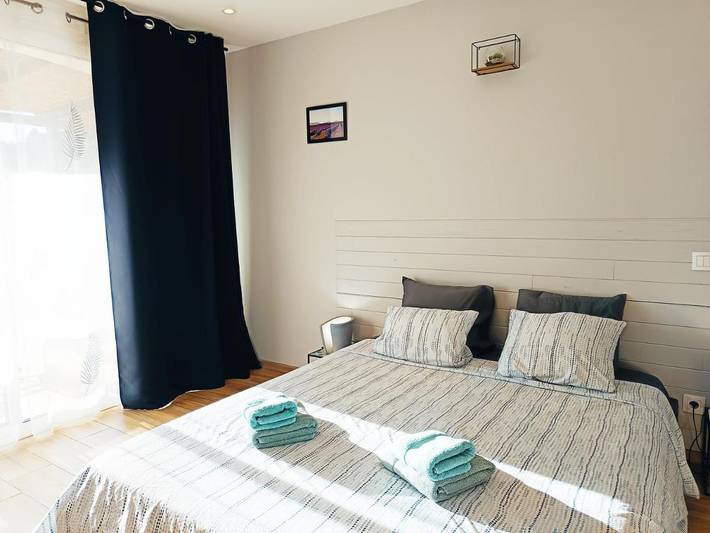 Gîte pour 2 personnes, avec terrasse ainsi que jardin et vue à Peyruis - 4