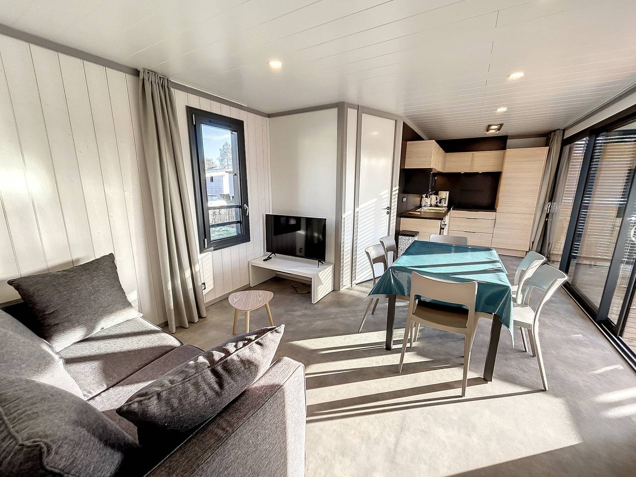 Chalet de standing 6 pers - Piscine chauffée - Proche plage - Wifi - Parking - Terrasse privée in Jullouville, Côte de la Déroute