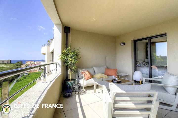 Gîte pour 2 personnes, avec Terrasse ainsi que Jardin et Vue dans Plage d'Agosta