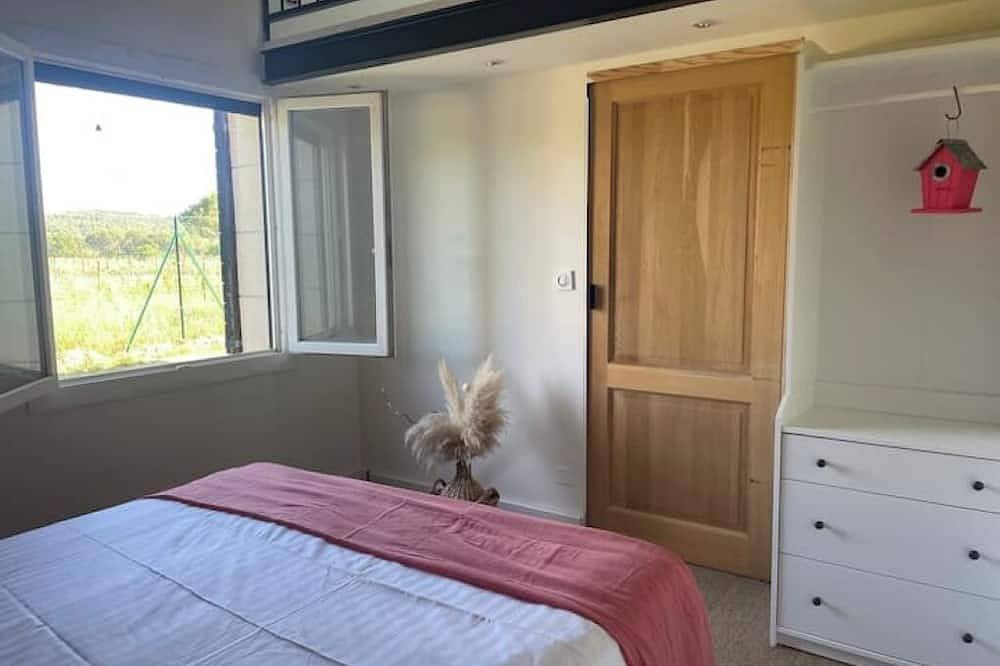 Provencal Escape: Villa with Pool and Pool House in the Heart of the Luberon in La Tour-d'Aigues, Parque natural regional del Luberon