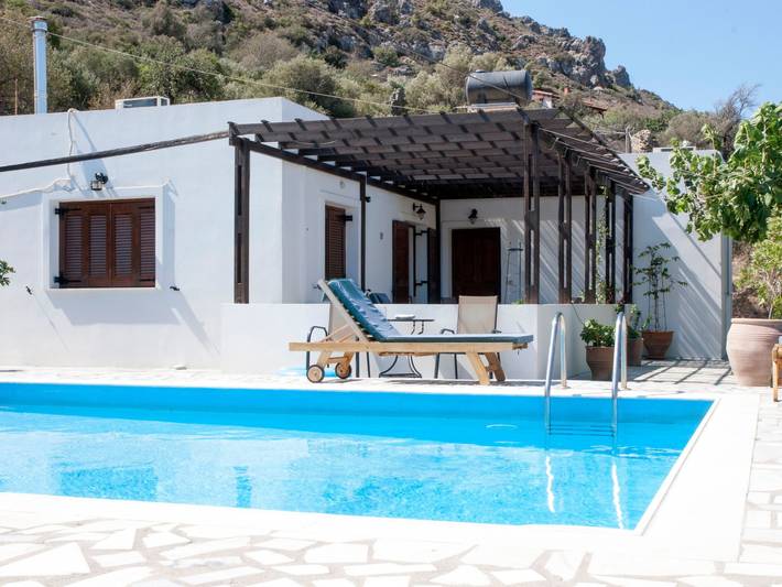 Bungalow voor 4 personen, met zwembad en tuin op Kreta