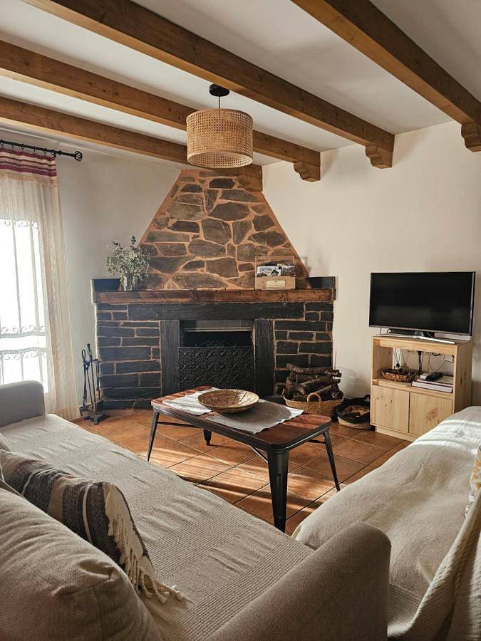 Casa de vacaciones para 8 personas, con vistas además de jardín y piscina - 1