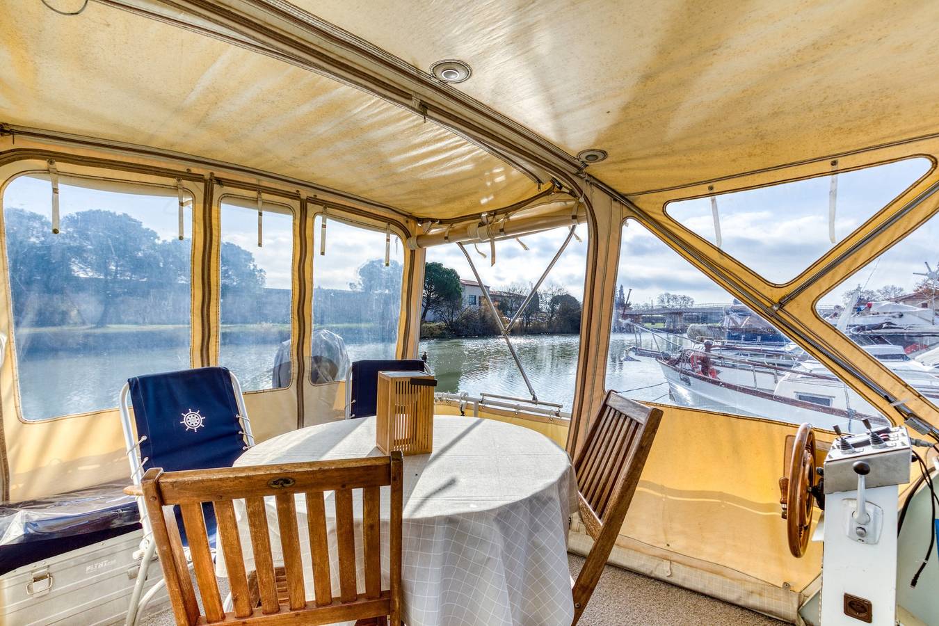 Hausboot 'Bateau Gré' mit privater Terrasse in Saint-Gilles in Saint-Gilles, Nimes und Umgebung