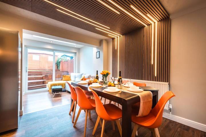 Casa de férias para 11 pessoas, com jardim e jacuzzi em Bedford