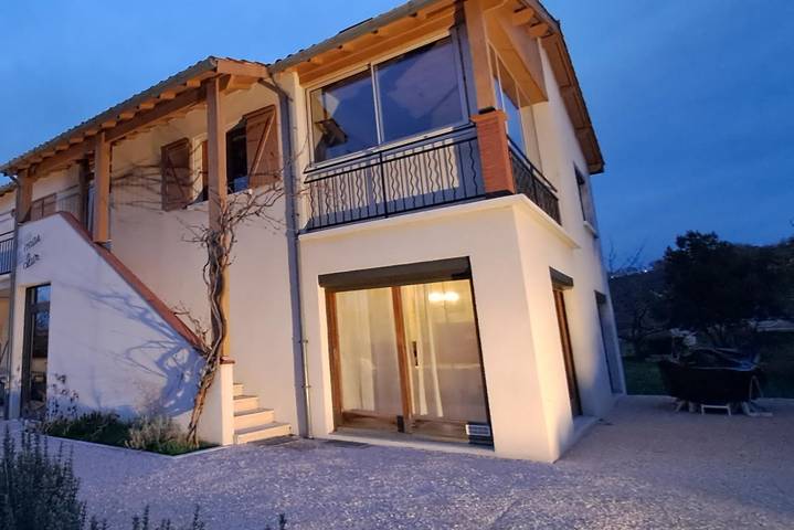 Gîte pour 5 personnes, avec Balcon/Terrasse et Terrasse ainsi que Jardin et Vue