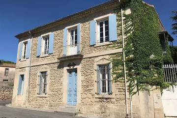 Gîte pour 18 personnes, avec balcon et jardin à Junas