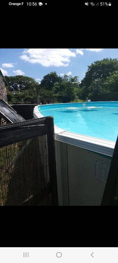 Location de vacances pour 2 personnes, avec Jardin ainsi que Piscine et Vue à Maël-Pestivien