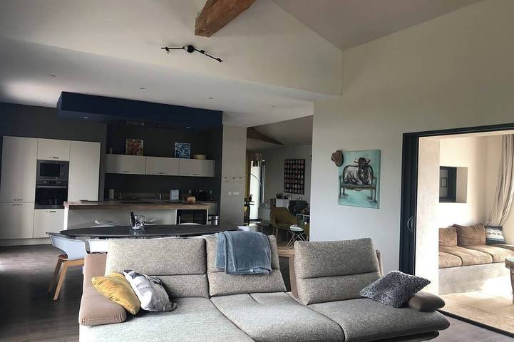 Gîte pour 8 personnes, avec jardin dans Saint-Denis-lès-Bourg - 2