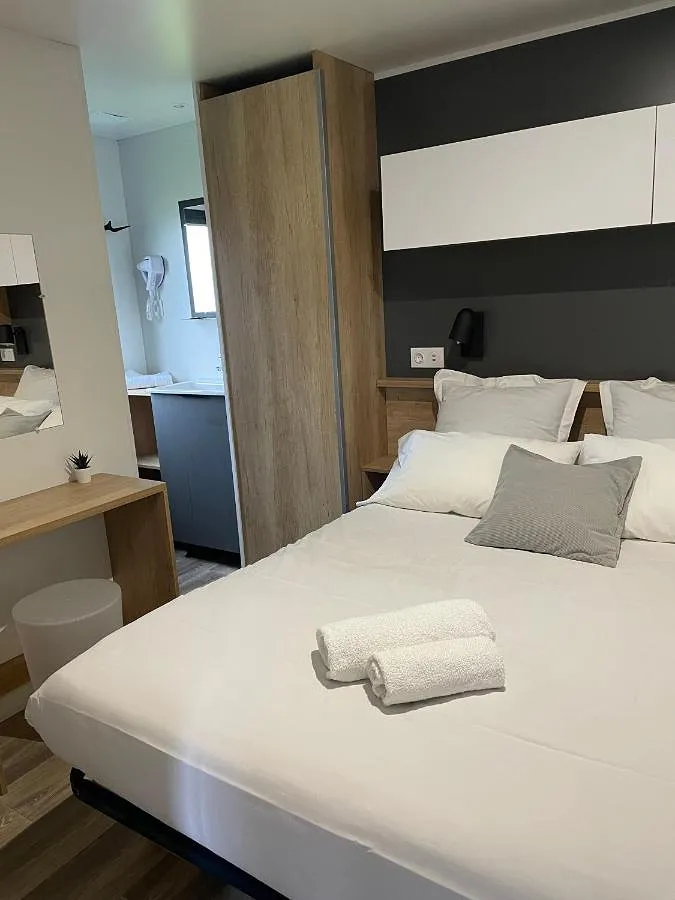 Maison de vacances pour 2 personnes, avec terrasse ainsi que vue et piscine - 1