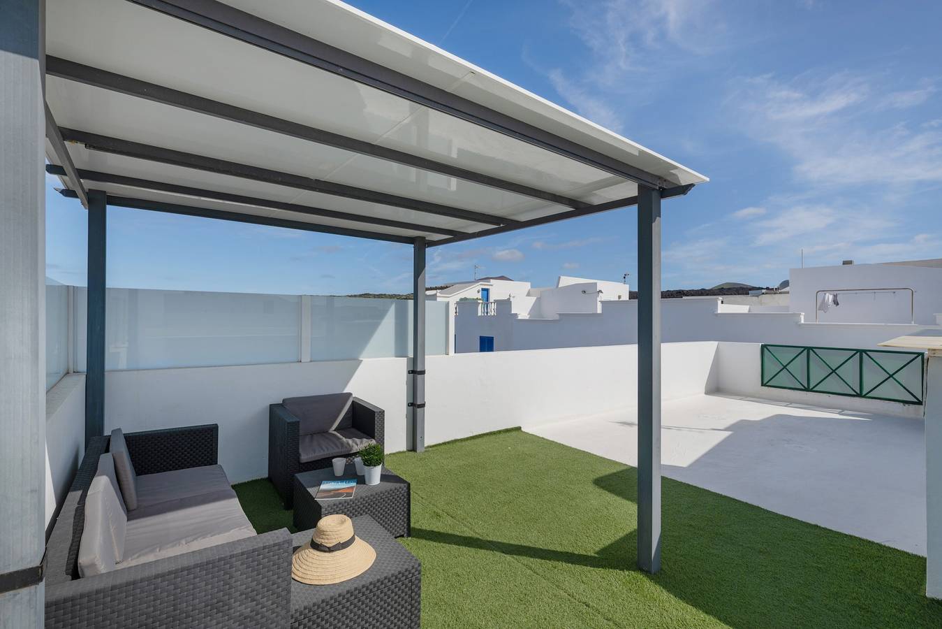 Apartamento entero, Apartamento vacacional 'El Golfito' con vistas al mar, terraza privada y Wi-Fi in El Golfo, Yaiza