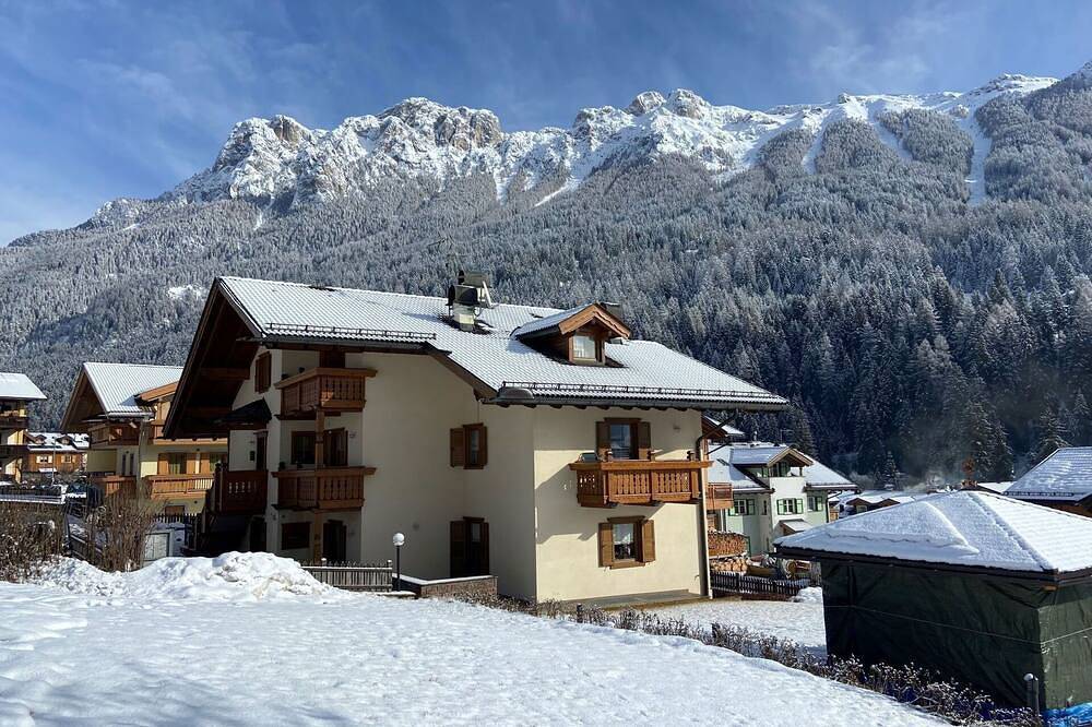 Appartamento intero, Incantevole appartamento per 4 persone con Wifi, Tv, balcone e parcheggio in Soraga, Dolomiti Superski