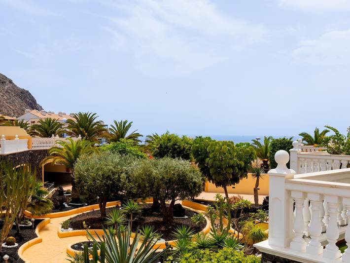 Holiday apartment for 4 people, with terrace and pool, child-friendly in Los Cristianos