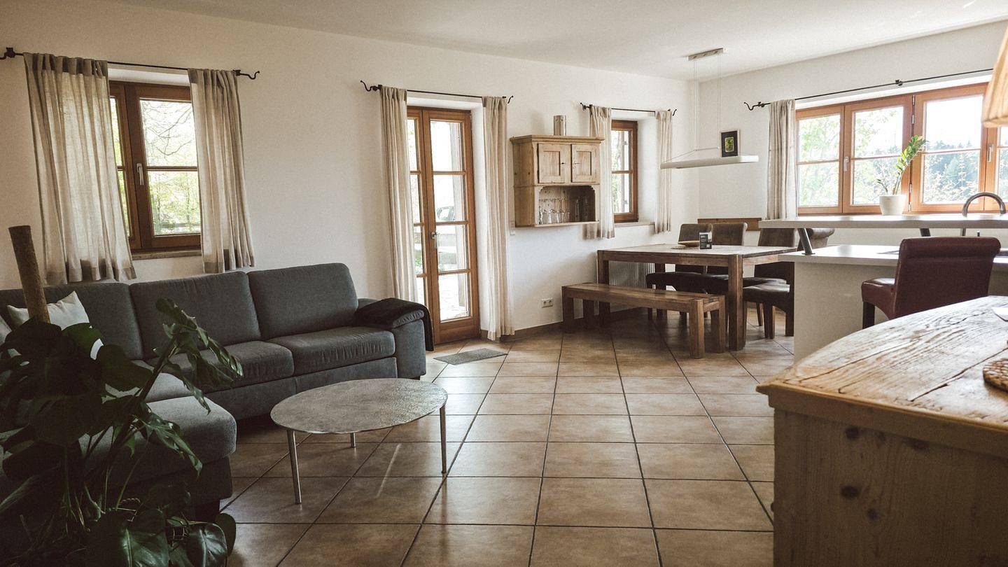 Ganze Wohnung, Luna Mia 2, große Ferienwohnung mit zwei Schlafzimmern, zwei Bädern und Garten in Neuschwanstein, Schwangau