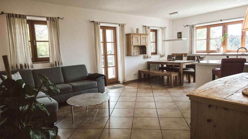 Ferienwohnung für 5 Personen, mit Terrasse und Garten sowie Ausblick bei Neuschwanstein