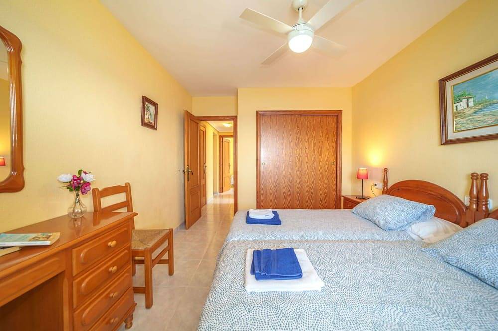Entire apartment, Beautiful apartment for 4 guests with Wifi, pool, A/C, Tv, balcony and parking in Andratx, West Majorca