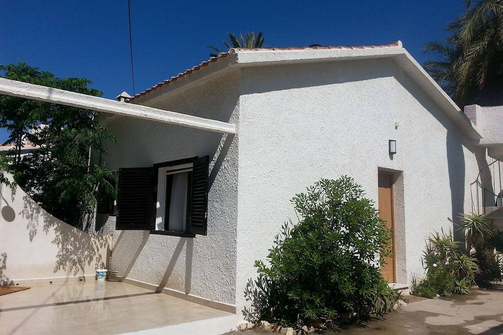 Villa directement sur la plage, dans la ville côtière de Denia endolorie belle in El Palmar, Costa Blanca