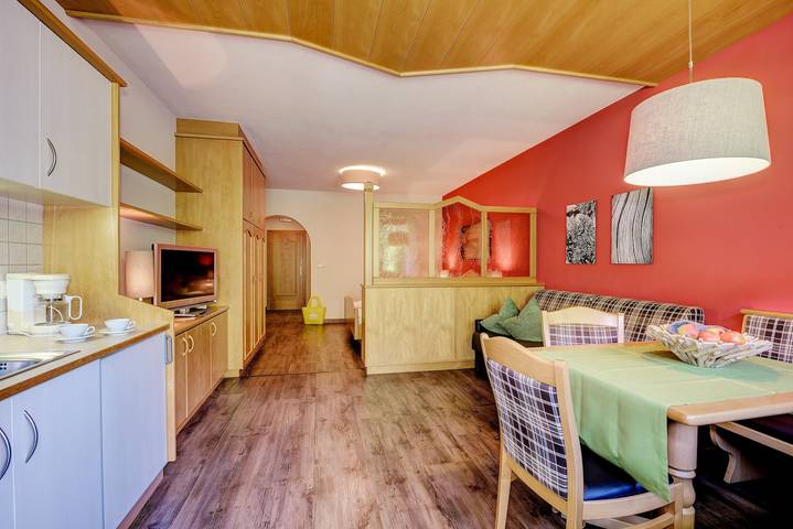 Ganze Wohnung, Ferienwohnung "Alpenhof Lodge Almrose iii" mit Bergblick, Pool & Wlan in Saltaus, St. Martin in Passeier