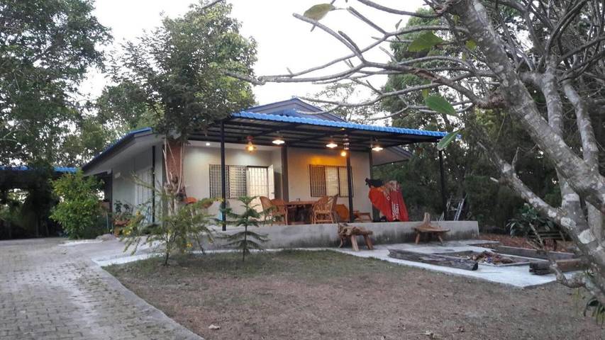 Maison d’hôte pour 4 personnes, avec vue et jardin dans Mae Hong Son