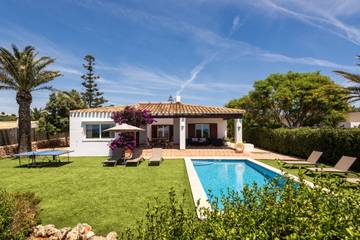 Villa in Sant Lluís, Coast of Menorca für 6 