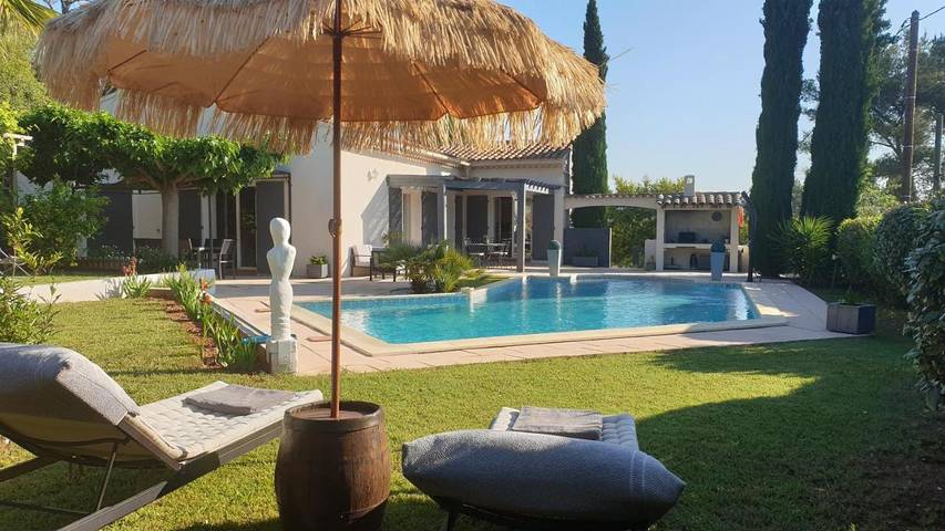 Chambre d’hôte pour 2 personnes, avec Terrasse ainsi que Jardin et Piscine